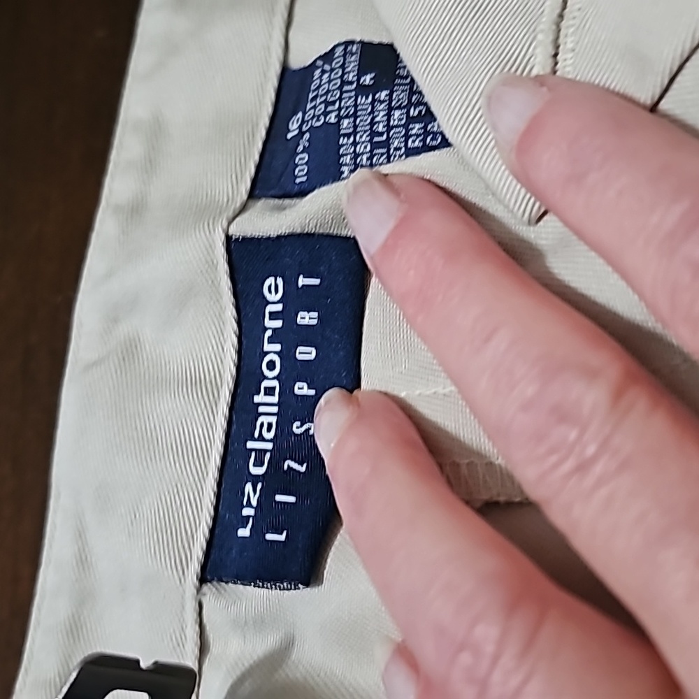 Liz Claiborne Tan 16 M tan Capris